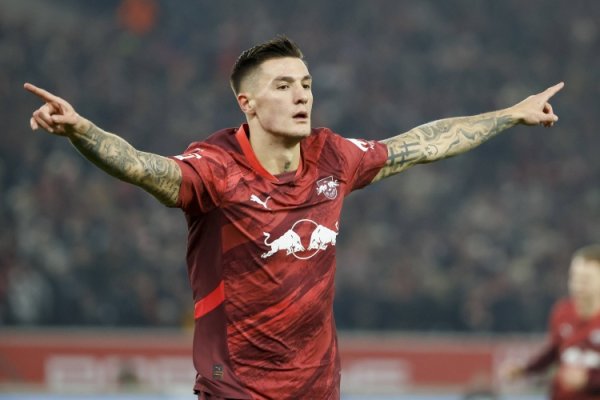 TA：曼联锋线引援舒缓到沃特金斯和塞斯科 球队已扼杀引进大马丁