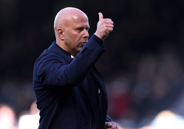 让远藤航捧杯！斯洛特：他是奉献典范，皆备配得上今天的队长袖标