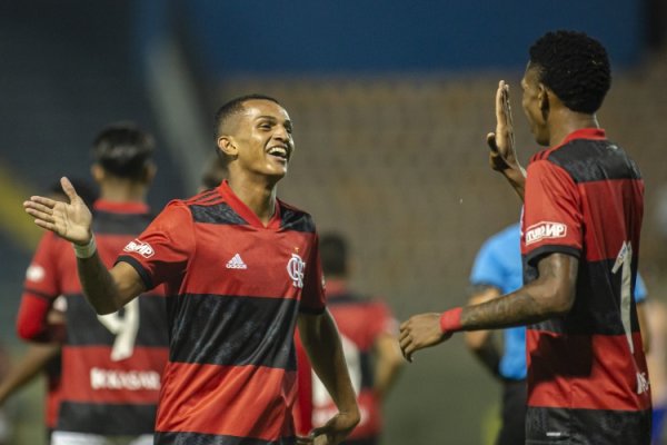 王人体：韦斯利加盟罗马后还要复返巴西办签证，下周四才调参加合练