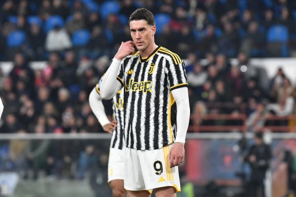 记者：弗拉霍维奇加盟AC米兰的走动需要保捏耐烦