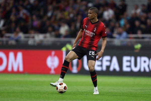 记者：纽卡斯尔对佳夫感兴致并已张开战斗，但现在尚未发达报价