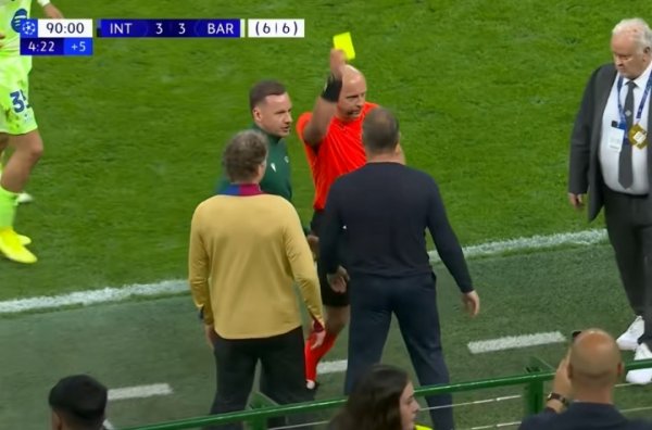 科罚原因？巴萨遭国米绝平方弗里克抗议染黄，赛后批裁判偏向国米