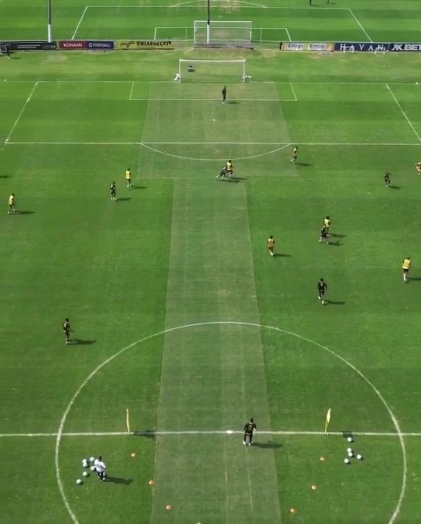 连过三东谈主松懈破门！内马尔磨真金不怕火中攻入精彩进球，社媒晒视频