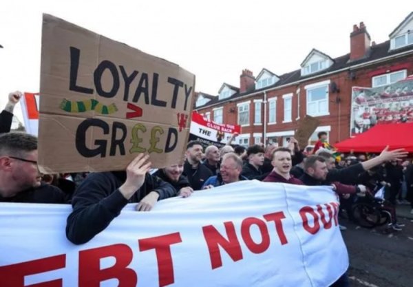 曼晚：在引进塞斯科后，曼联球迷团体取消对拉特克利夫的抗议规画