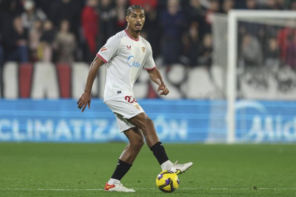 记者：塞维利亚后卫巴代转会勒沃库森契约行将已矣，合同时5年