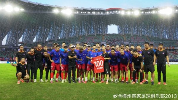 杨一虎迎来代表球队出战的第100场认真比赛 赛前成绩百场牵挂球衣