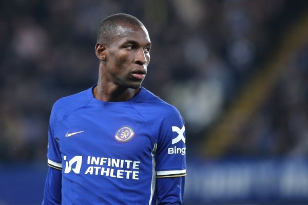 记者：切尔西对外租杰克逊抱洞开派头，但必须附带强制买断要求