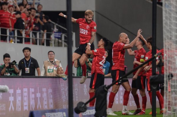 记者：本年中超争冠展望要临了一轮见分晓，前四球队水平差距不大