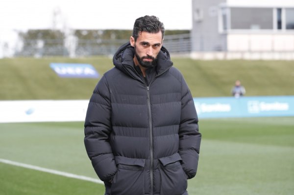 接过劳尔教鞭！阿韦洛亚：很侥幸捏教皇马二队，我肩负渊博拖累