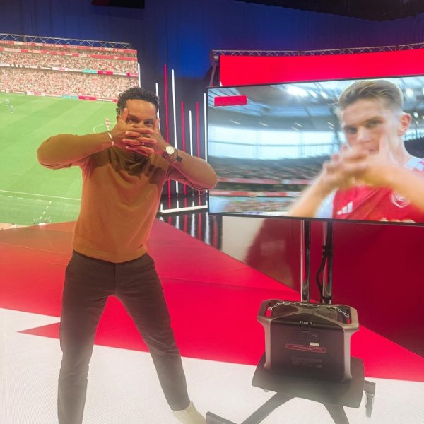 14号传承！沃尔科特社媒晒师法约克雷斯庆祝：又一场心仪大捷