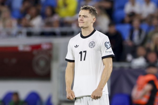 德天外：维尔茨短处失球后莫得回追，这一幕是举座糟糕发达的折射