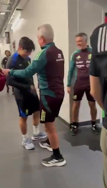 牢牢拥抱！李刚仁与恩师哈维尔-阿吉雷相见，二东说念主曾在马洛卡同事