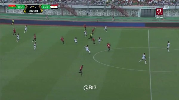 马尔穆什在一次抢球中失慎膝盖受伤，随后被替换下场