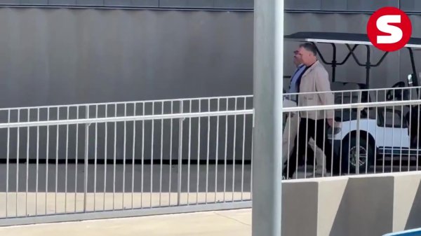 每体：西甲官员对克鲁伊夫球场查验完成，巴萨对阵瓦伦已准备就绪