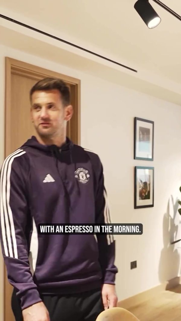 5000万英镑创新！德里赫特、希顿带球迷云参不雅卡灵顿基地