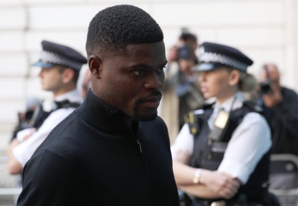 卫报：托马斯将在周三出庭应讯强奸指控，在那之前可能出场踢热刺