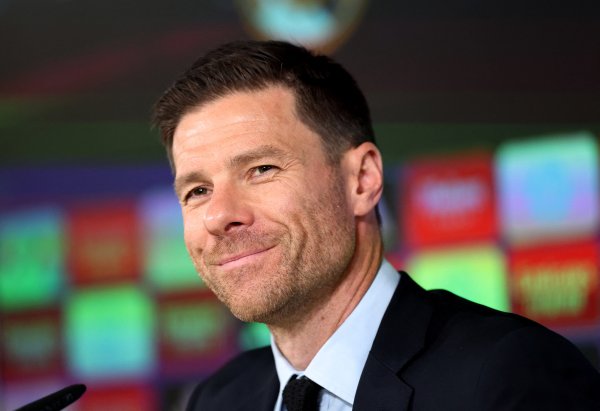 抓教皇马欧冠首秀单场射正15次！阿隆索是03-04赛季以来首东说念主