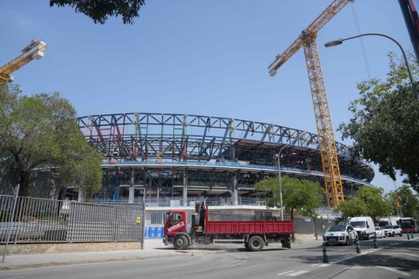 每体：巴萨意欲为新诺坎普打造出奇屋顶，安设工程要展期至2027年