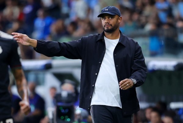 图片报说念拜仁检会情况：周一仅4名一线队球员进入，其中3名为门将