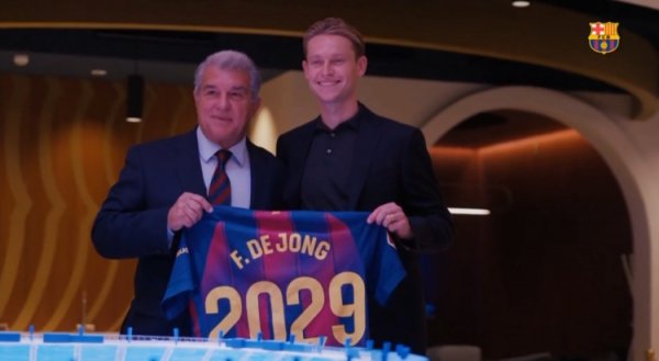 巴萨官方晒视频系念德容续约：弗兰基，2029💙❤