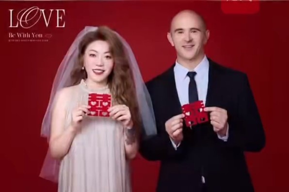 苏超南京队外籍主帅成南京东床！妻子发文：愿年年相伴一切如意