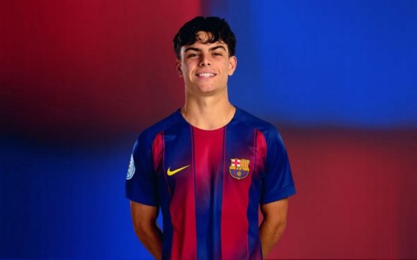 每体：18岁埃斯帕特或插足巴萨国度德比名单，可四肢右后卫待命