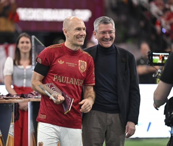 重返主场不雅赛！罗本：拜仁此刻险些不可投诚，咱们是欧冠决赛热点