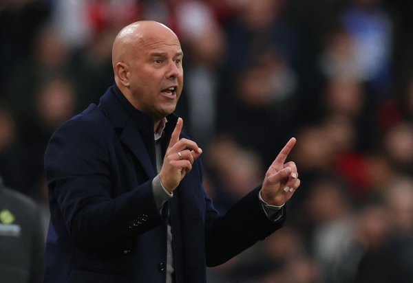 范登贝尔赫：着力利物浦时期我有几次回家就哭 斯洛特曾遮挽我