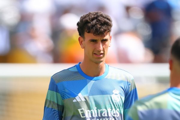 皇马青训中卫拉蒙：拉莫斯和C罗是我的偶像，小法劝服我加盟科莫