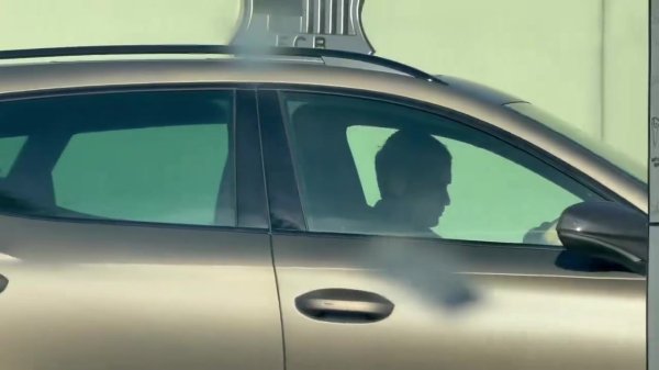 每体：什琴斯尼、佩德里等球员来到巴萨基地，参预本日熟习