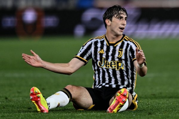 斯基拉：两家意甲俱乐部特等租出米雷蒂，但尤文但愿留下球员