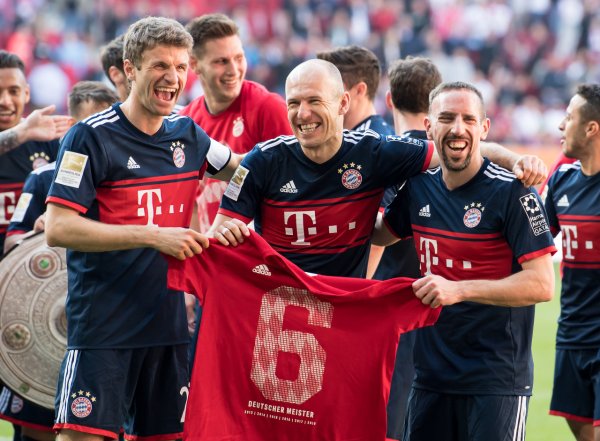 罗贝里组合重现！拜仁官方：2026年1月18日将举行“传说杯”比赛