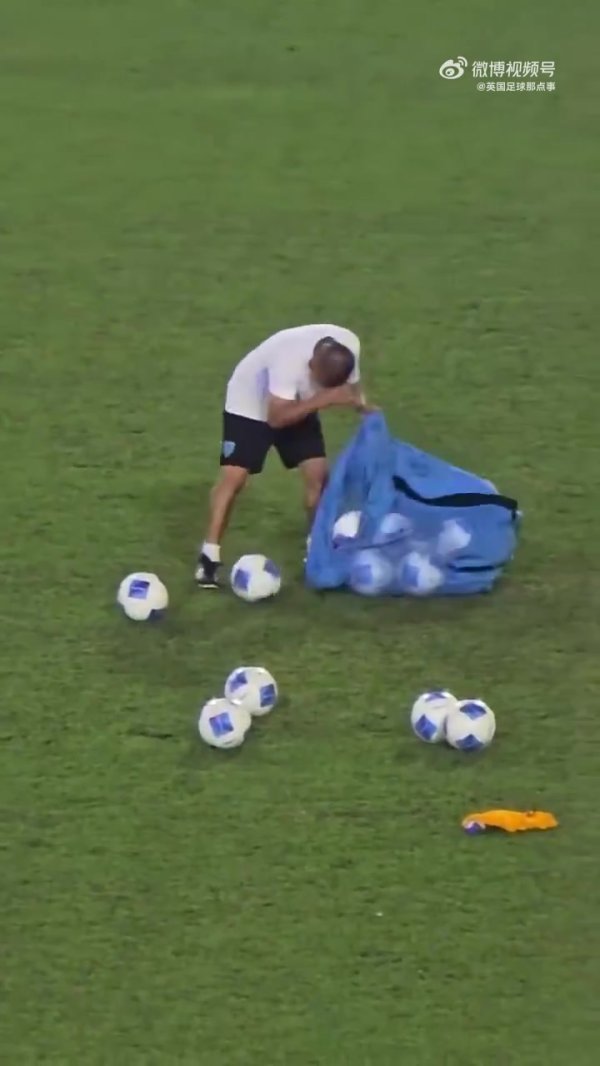 无缘寰球杯！危地马拉的装备管制员一边责任，一边忍不住哀泣💔