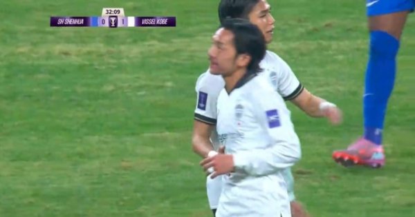 申花第30分钟先丢一球，VAR核实不越位，申花过时神户